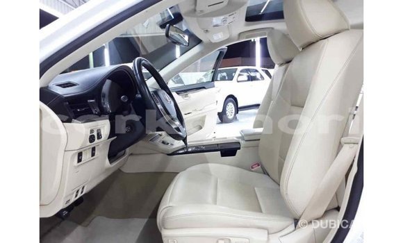 Acheter Import Voiture Lexus ES Blanc à Import - Dubai, Grande Comore Acheter Import Voiture Lexus ES Blanc à Import - Dubai, Grande Comore