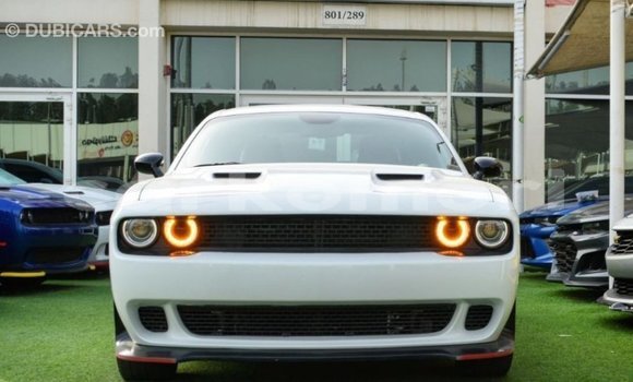 Acheter Import Voiture Dodge Challenger Blanc à Import - Dubai, Grande Comore Acheter Import Voiture Dodge Challenger Blanc à Import - Dubai, Grande Comore