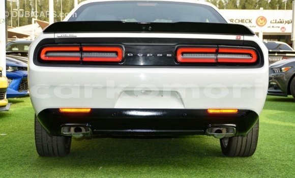 Acheter Import Voiture Dodge Challenger Blanc à Import - Dubai, Grande Comore Acheter Import Voiture Dodge Challenger Blanc à Import - Dubai, Grande Comore