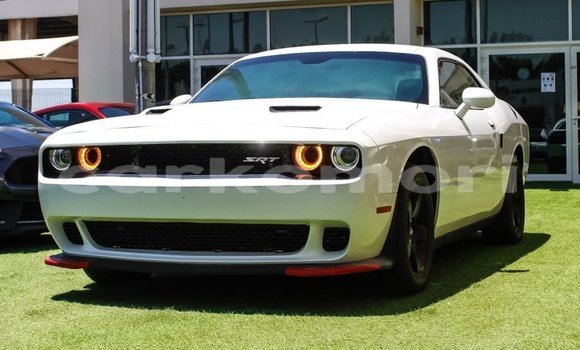Acheter Import Voiture Dodge Challenger Blanc à Import - Dubai, Grande Comore