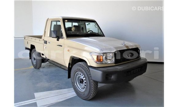 Acheter Import Voiture Toyota Land Cruiser Beige à Import - Dubai, Grande Comore Acheter Import Voiture Toyota Land Cruiser Beige à Import - Dubai, Grande Comore
