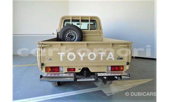 Acheter Import Voiture Toyota Land Cruiser Beige à Import - Dubai, Grande Comore Acheter Import Voiture Toyota Land Cruiser Beige à Import - Dubai, Grande Comore