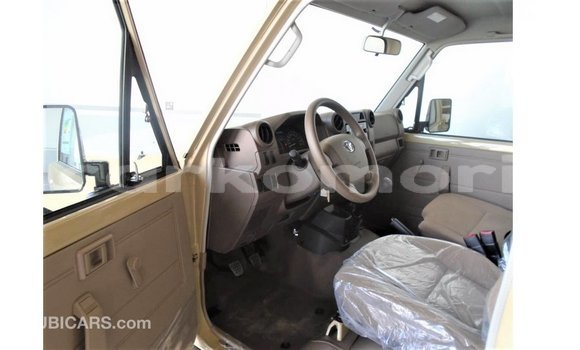 Acheter Import Voiture Toyota Land Cruiser Beige à Import - Dubai, Grande Comore Acheter Import Voiture Toyota Land Cruiser Beige à Import - Dubai, Grande Comore