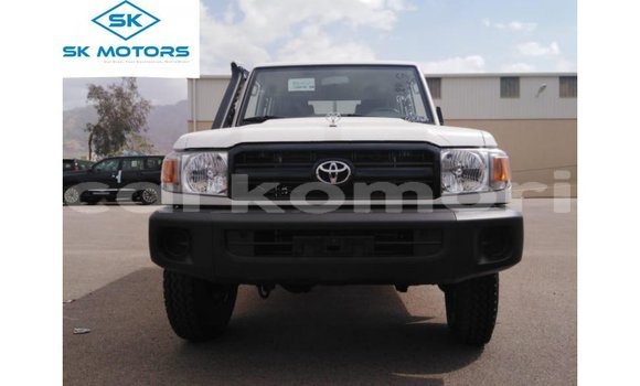 Acheter Import Voiture Toyota Land Cruiser Blanc à Import - Dubai, Grande Comore Acheter Import Voiture Toyota Land Cruiser Blanc à Import - Dubai, Grande Comore