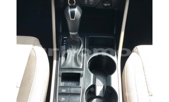 Acheter Import Voiture Hyundai Tucson Rouge à Import - Dubai, Grande Comore Acheter Import Voiture Hyundai Tucson Rouge à Import - Dubai, Grande Comore