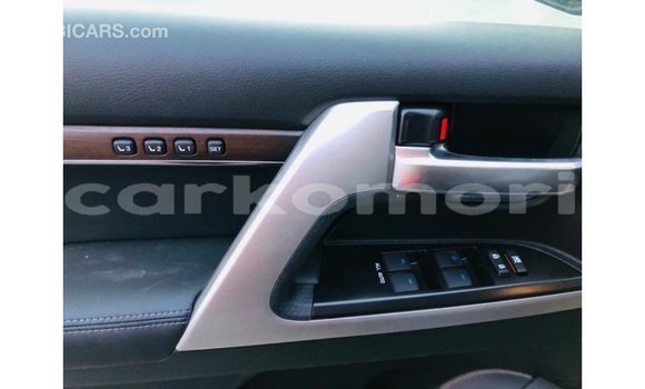 Acheter Import Voiture Toyota Land Cruiser Noir à Import - Dubai, Grande Comore Acheter Import Voiture Toyota Land Cruiser Noir à Import - Dubai, Grande Comore