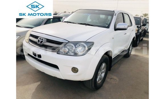 Acheter Import Voiture Toyota Fortuner Blanc à Import - Dubai, Grande Comore Acheter Import Voiture Toyota Fortuner Blanc à Import - Dubai, Grande Comore