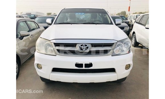 Acheter Import Voiture Toyota Fortuner Blanc à Import - Dubai, Grande Comore Acheter Import Voiture Toyota Fortuner Blanc à Import - Dubai, Grande Comore