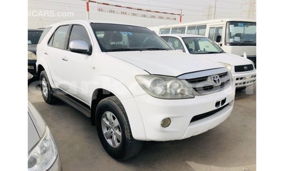 Acheter Import Voiture Toyota Fortuner Blanc à Import - Dubai, Grande Comore Acheter Import Voiture Toyota Fortuner Blanc à Import - Dubai, Grande Comore