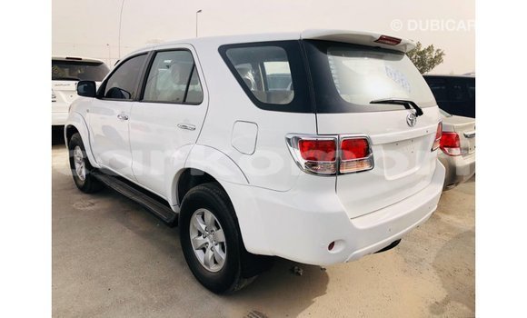 Acheter Import Voiture Toyota Fortuner Blanc à Import - Dubai, Grande Comore Acheter Import Voiture Toyota Fortuner Blanc à Import - Dubai, Grande Comore