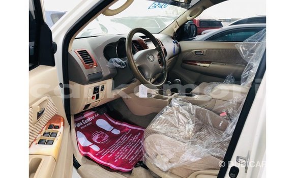 Acheter Import Voiture Toyota Fortuner Blanc à Import - Dubai, Grande Comore Acheter Import Voiture Toyota Fortuner Blanc à Import - Dubai, Grande Comore