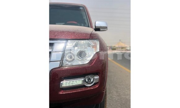 Acheter Import Voiture Mitsubishi Pajero Rouge à Import - Dubai, Grande Comore Acheter Import Voiture Mitsubishi Pajero Rouge à Import - Dubai, Grande Comore