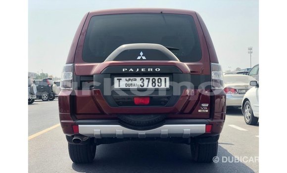 Acheter Import Voiture Mitsubishi Pajero Rouge à Import - Dubai, Grande Comore Acheter Import Voiture Mitsubishi Pajero Rouge à Import - Dubai, Grande Comore