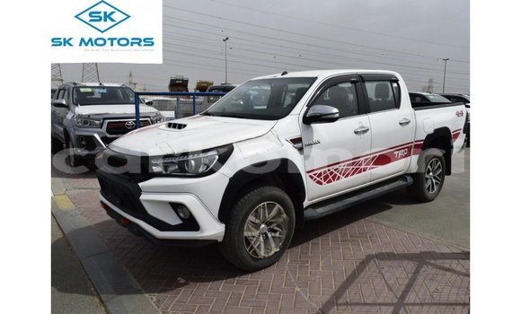 Acheter Import Voiture Toyota Hilux Blanc à Import - Dubai, Grande Comore Acheter Import Voiture Toyota Hilux Blanc à Import - Dubai, Grande Comore