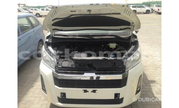 Acheter Import Voiture Toyota Hiace Blanc à Import - Dubai, Grande Comore Acheter Import Voiture Toyota Hiace Blanc à Import - Dubai, Grande Comore