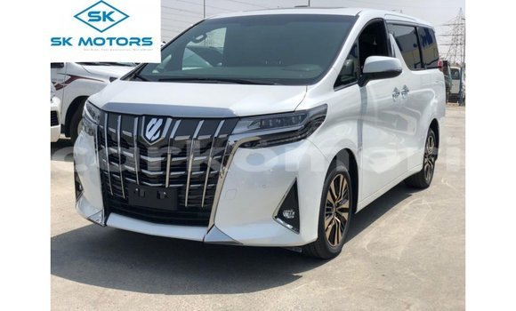 Acheter Import Voiture Toyota Alphard Blanc à Import - Dubai, Grande Comore