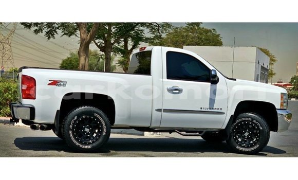 Buy Import Chevrolet Silverado White Car in Import - Dubai in Great Comore Buy Import Chevrolet Silverado White Car in Import - Dubai in Great Comore