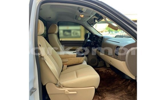 Buy Import Chevrolet Silverado White Car in Import - Dubai in Great Comore Buy Import Chevrolet Silverado White Car in Import - Dubai in Great Comore