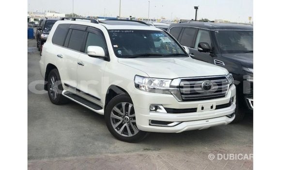 Acheter Import Voiture Toyota Land Cruiser Blanc à Import - Dubai, Grande Comore Acheter Import Voiture Toyota Land Cruiser Blanc à Import - Dubai, Grande Comore
