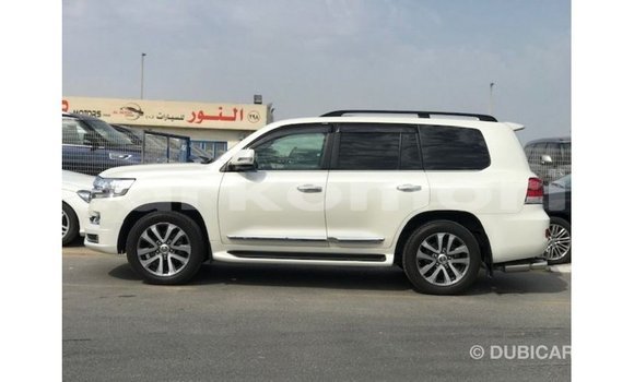 Acheter Import Voiture Toyota Land Cruiser Blanc à Import - Dubai, Grande Comore Acheter Import Voiture Toyota Land Cruiser Blanc à Import - Dubai, Grande Comore