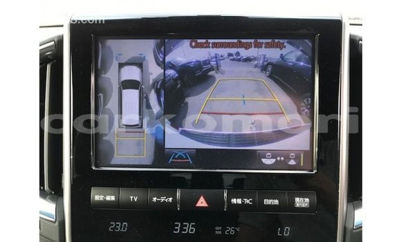 Acheter Import Voiture Toyota Land Cruiser Blanc à Import - Dubai, Grande Comore Acheter Import Voiture Toyota Land Cruiser Blanc à Import - Dubai, Grande Comore