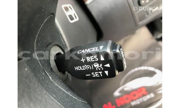 Acheter Import Voiture Toyota Land Cruiser Blanc à Import - Dubai, Grande Comore Acheter Import Voiture Toyota Land Cruiser Blanc à Import - Dubai, Grande Comore