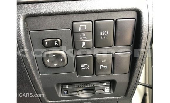 Acheter Import Voiture Toyota Land Cruiser Blanc à Import - Dubai, Grande Comore Acheter Import Voiture Toyota Land Cruiser Blanc à Import - Dubai, Grande Comore