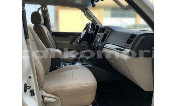 Buy Import Mitsubishi Pajero White Car in Import - Dubai in Great Comore Buy Import Mitsubishi Pajero White Car in Import - Dubai in Great Comore
