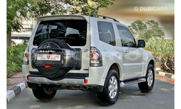 Buy Import Mitsubishi Pajero White Car in Import - Dubai in Great Comore Buy Import Mitsubishi Pajero White Car in Import - Dubai in Great Comore
