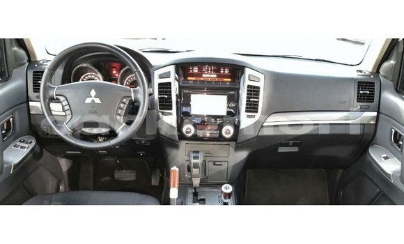 Buy Import Mitsubishi Pajero White Car in Import - Dubai in Great Comore Buy Import Mitsubishi Pajero White Car in Import - Dubai in Great Comore