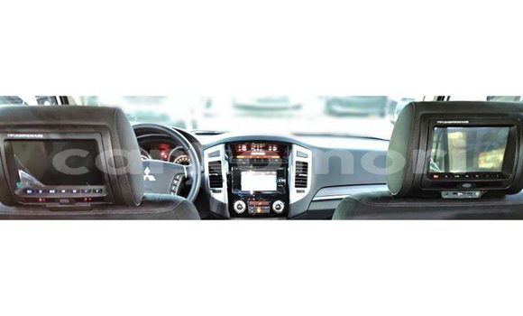 Buy Import Mitsubishi Pajero White Car in Import - Dubai in Great Comore Buy Import Mitsubishi Pajero White Car in Import - Dubai in Great Comore