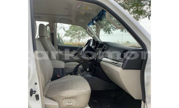 Buy Import Mitsubishi Pajero White Car in Import - Dubai in Great Comore Buy Import Mitsubishi Pajero White Car in Import - Dubai in Great Comore