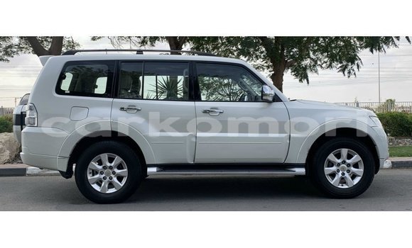 Buy Import Mitsubishi Pajero White Car in Import - Dubai in Great Comore Buy Import Mitsubishi Pajero White Car in Import - Dubai in Great Comore