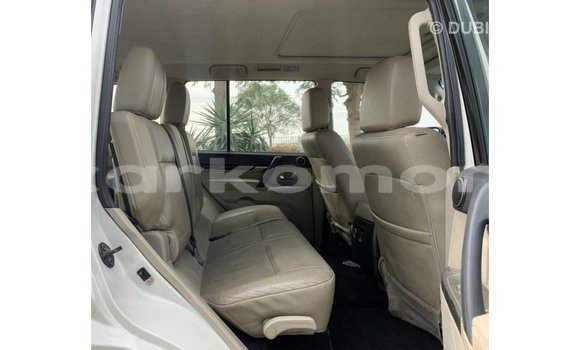 Buy Import Mitsubishi Pajero White Car in Import - Dubai in Great Comore Buy Import Mitsubishi Pajero White Car in Import - Dubai in Great Comore