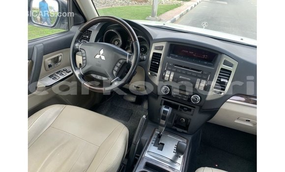 Buy Import Mitsubishi Pajero White Car in Import - Dubai in Great Comore Buy Import Mitsubishi Pajero White Car in Import - Dubai in Great Comore