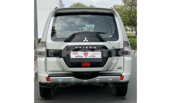 Buy Import Mitsubishi Pajero White Car in Import - Dubai in Great Comore Buy Import Mitsubishi Pajero White Car in Import - Dubai in Great Comore