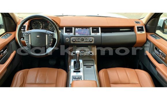Buy Import Land Rover Range Rover White Car in Import - Dubai in Great Comore Buy Import Land Rover Range Rover White Car in Import - Dubai in Great Comore