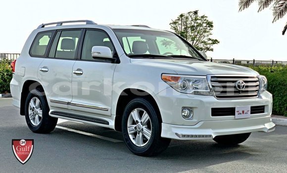Buy Import Toyota Land Cruiser White Car in Import - Dubai in Great Comore Buy Import Toyota Land Cruiser White Car in Import - Dubai in Great Comore