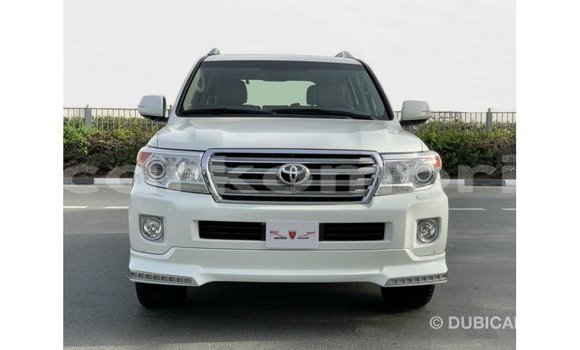 Buy Import Toyota Land Cruiser White Car in Import - Dubai in Great Comore Buy Import Toyota Land Cruiser White Car in Import - Dubai in Great Comore