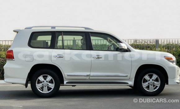 Buy Import Toyota Land Cruiser White Car in Import - Dubai in Great Comore Buy Import Toyota Land Cruiser White Car in Import - Dubai in Great Comore