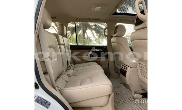 Buy Import Toyota Land Cruiser White Car in Import - Dubai in Great Comore Buy Import Toyota Land Cruiser White Car in Import - Dubai in Great Comore