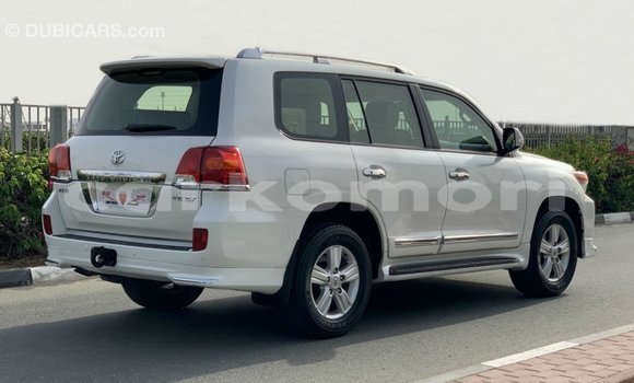 Buy Import Toyota Land Cruiser White Car in Import - Dubai in Great Comore Buy Import Toyota Land Cruiser White Car in Import - Dubai in Great Comore