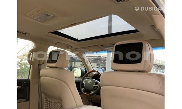 Buy Import Toyota Land Cruiser White Car in Import - Dubai in Great Comore Buy Import Toyota Land Cruiser White Car in Import - Dubai in Great Comore