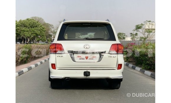 Buy Import Toyota Land Cruiser White Car in Import - Dubai in Great Comore Buy Import Toyota Land Cruiser White Car in Import - Dubai in Great Comore