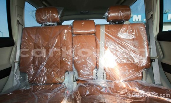 Acheter Import Voiture Toyota Prado Blanc à Import - Dubai, Grande Comore Acheter Import Voiture Toyota Prado Blanc à Import - Dubai, Grande Comore