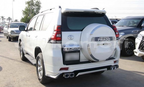 Acheter Import Voiture Toyota Prado Blanc à Import - Dubai, Grande Comore Acheter Import Voiture Toyota Prado Blanc à Import - Dubai, Grande Comore