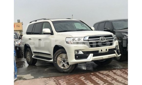 Acheter Import Voiture Toyota Land Cruiser Blanc à Import - Dubai, Grande Comore Acheter Import Voiture Toyota Land Cruiser Blanc à Import - Dubai, Grande Comore
