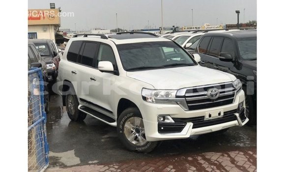Acheter Import Voiture Toyota Land Cruiser Blanc à Import - Dubai, Grande Comore Acheter Import Voiture Toyota Land Cruiser Blanc à Import - Dubai, Grande Comore