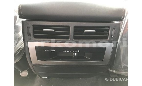 Acheter Import Voiture Toyota Land Cruiser Blanc à Import - Dubai, Grande Comore Acheter Import Voiture Toyota Land Cruiser Blanc à Import - Dubai, Grande Comore