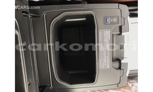 Acheter Import Voiture Toyota Land Cruiser Blanc à Import - Dubai, Grande Comore Acheter Import Voiture Toyota Land Cruiser Blanc à Import - Dubai, Grande Comore